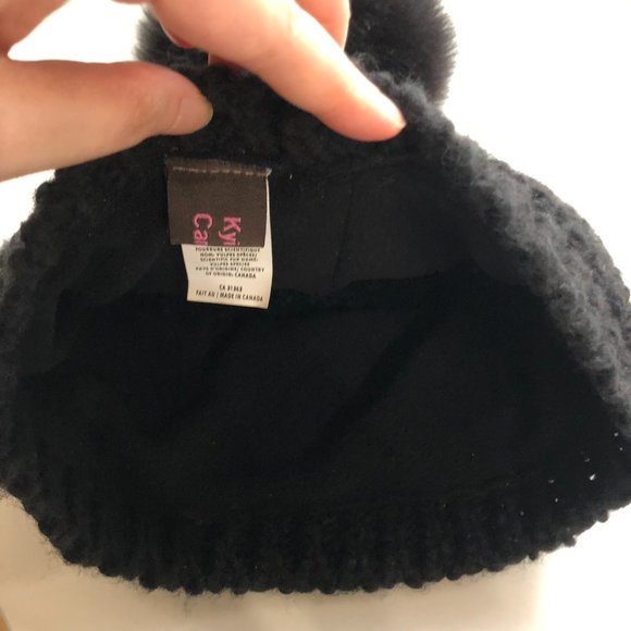 Chic Black Knit Hat with Pom-Pom - Picture 5 of 7